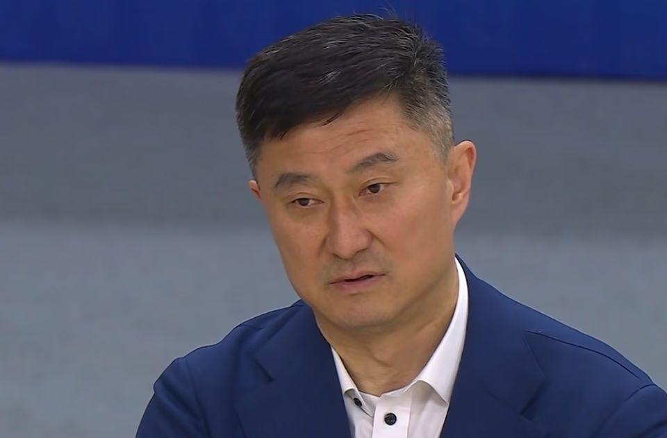 中欧体育-轰下45+19+11！广东内线又又被吊打，萨林杰戴耳机玩手机引争议