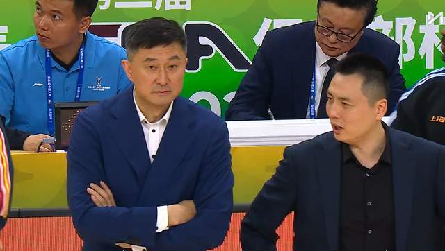 果然遭3杀!广东惨负上海无缘4强,杜锋弃用强援,奎因空砍37+14